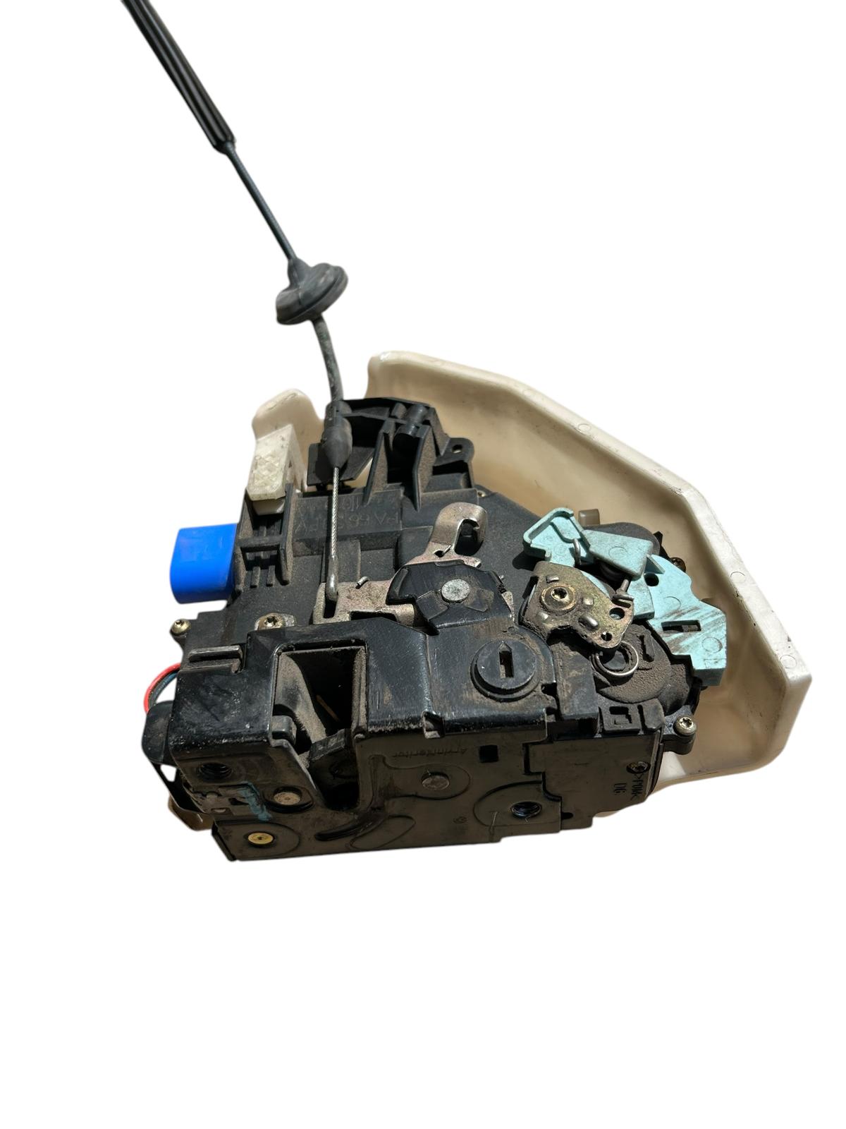 Serratura posteriore destra volkswagen golf V serie 2004/2009 7L0839D16
