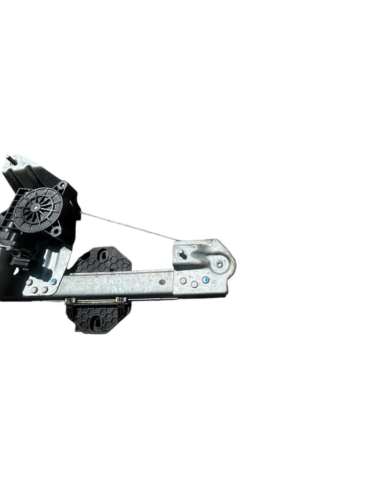 Alza cristallo ANTERIORE SINISTRO DACIA SANDERO 2008/2012 82007338290