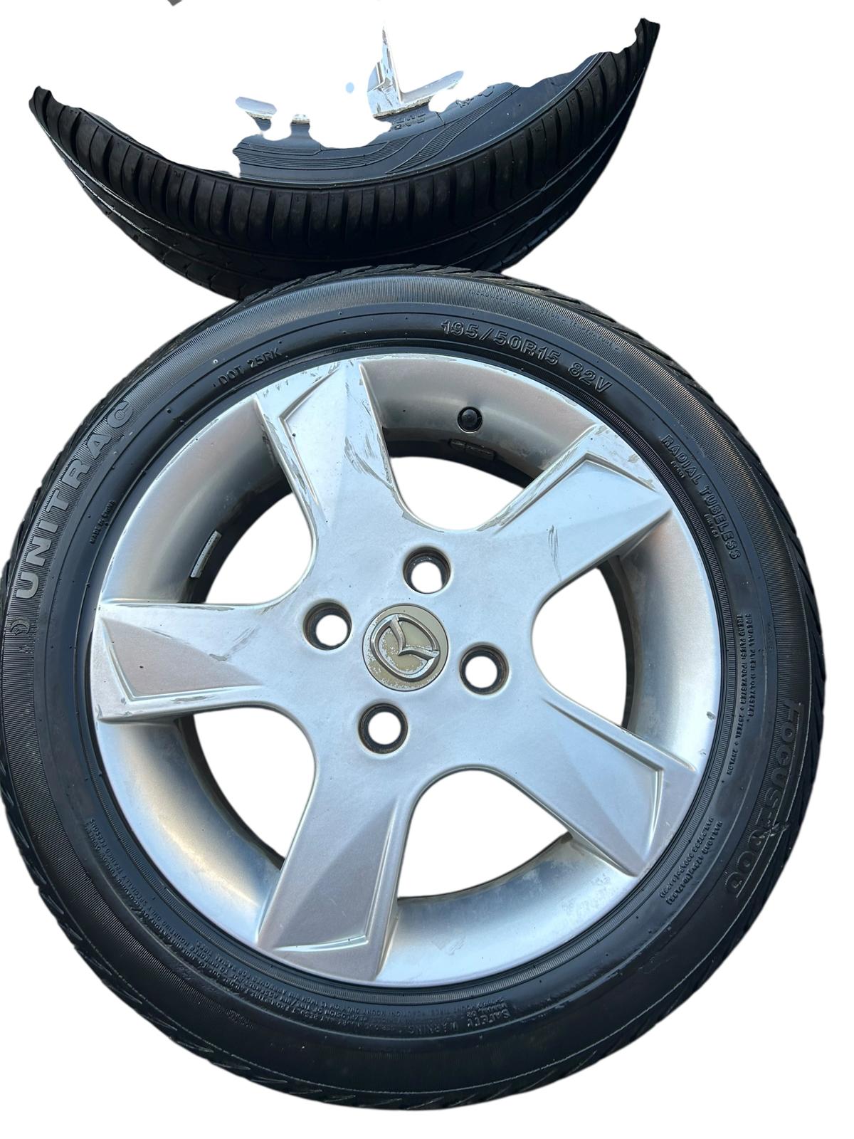Cerchi in lega da15&nbsp; mazda 2 1400 benzina 2002/2007 4M71-AA